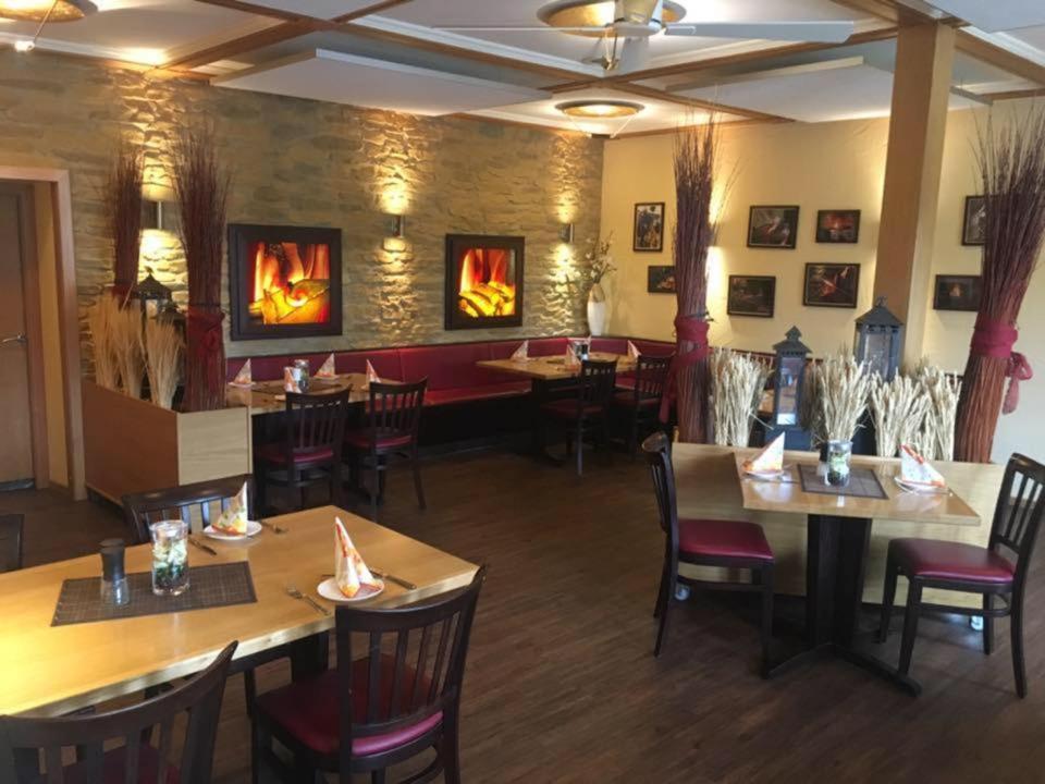 Gasthaus "Zur Alten Dorfschmiede" Metterich Buitenkant foto